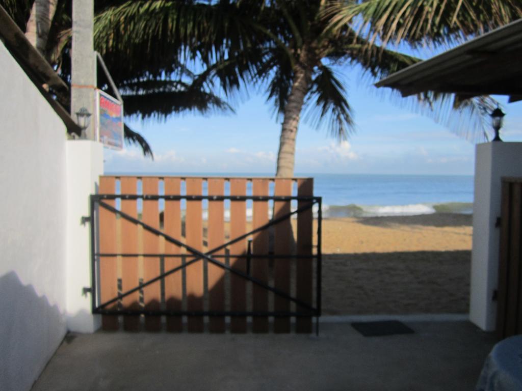 Anicia Beach House Негомбо Екстер'єр фото